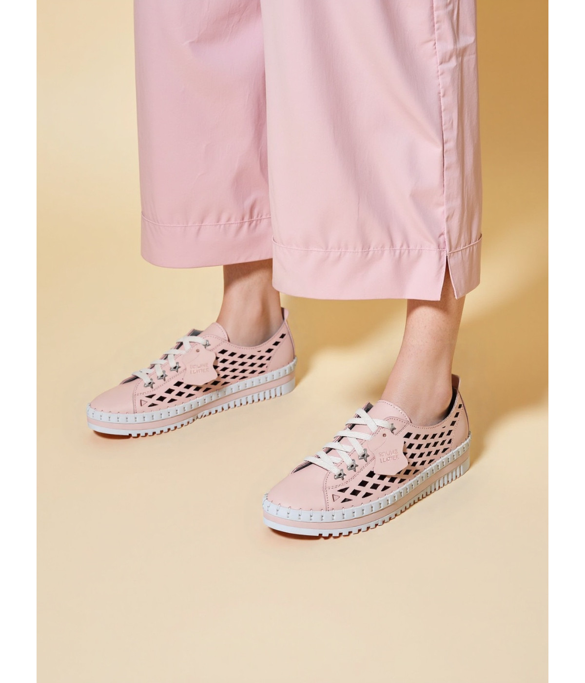 Sneakersy damskie -pudrowy róż laserowy