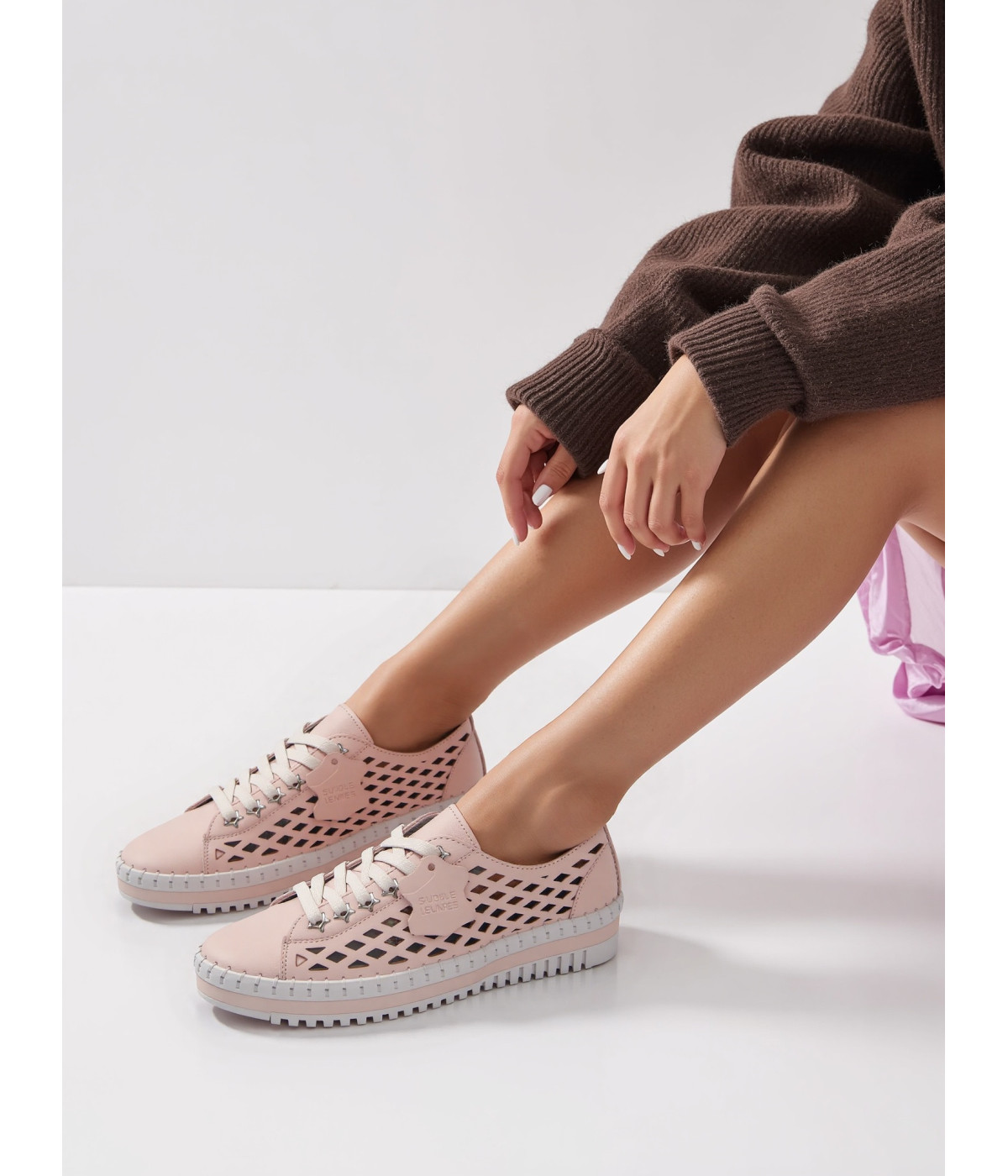 Sneakersy damskie -pudrowy róż laserowy