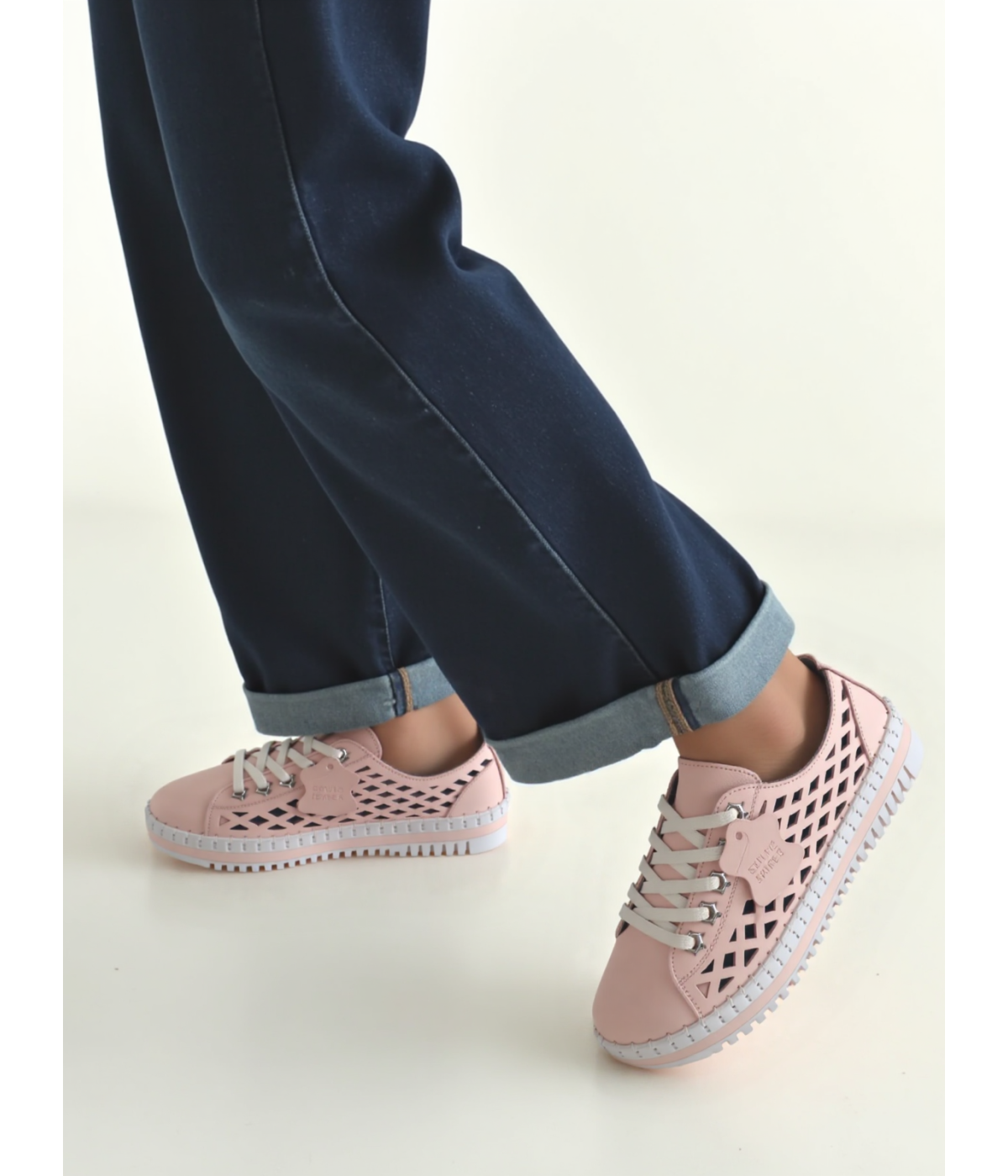 Sneakersy damskie -pudrowy róż laserowy